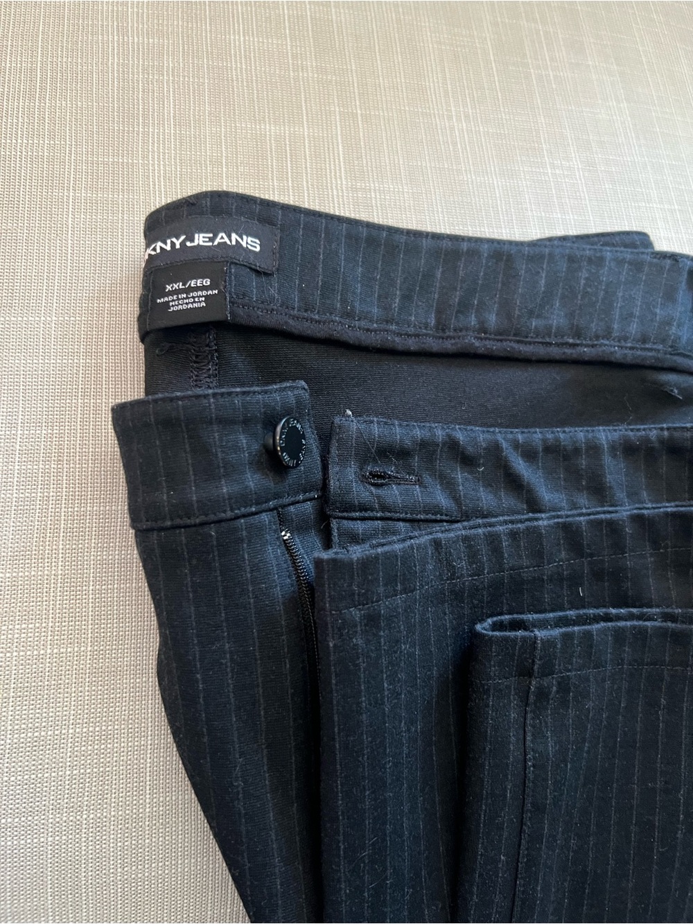 DKNY Womens Straight Leg Pinstripe Jeans in Black